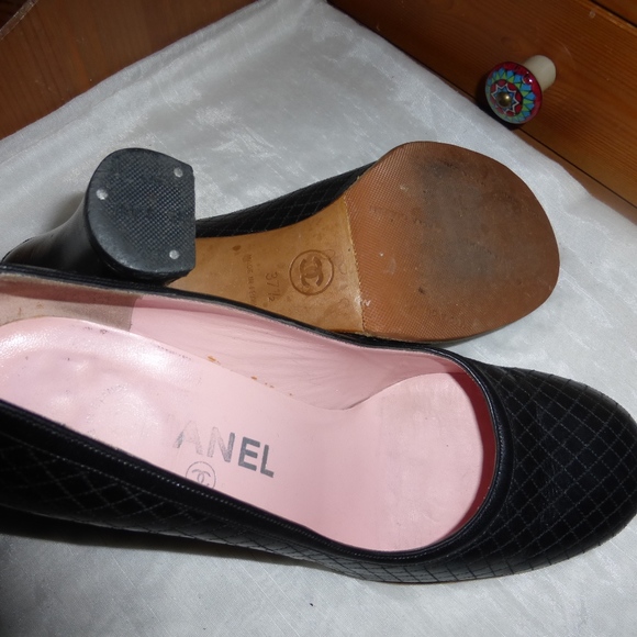 CHANEL BLACK LEATHER PUMPS 37.5-7 QUILTED Heels mules sandals slides slip on in - Picture 5 of 7